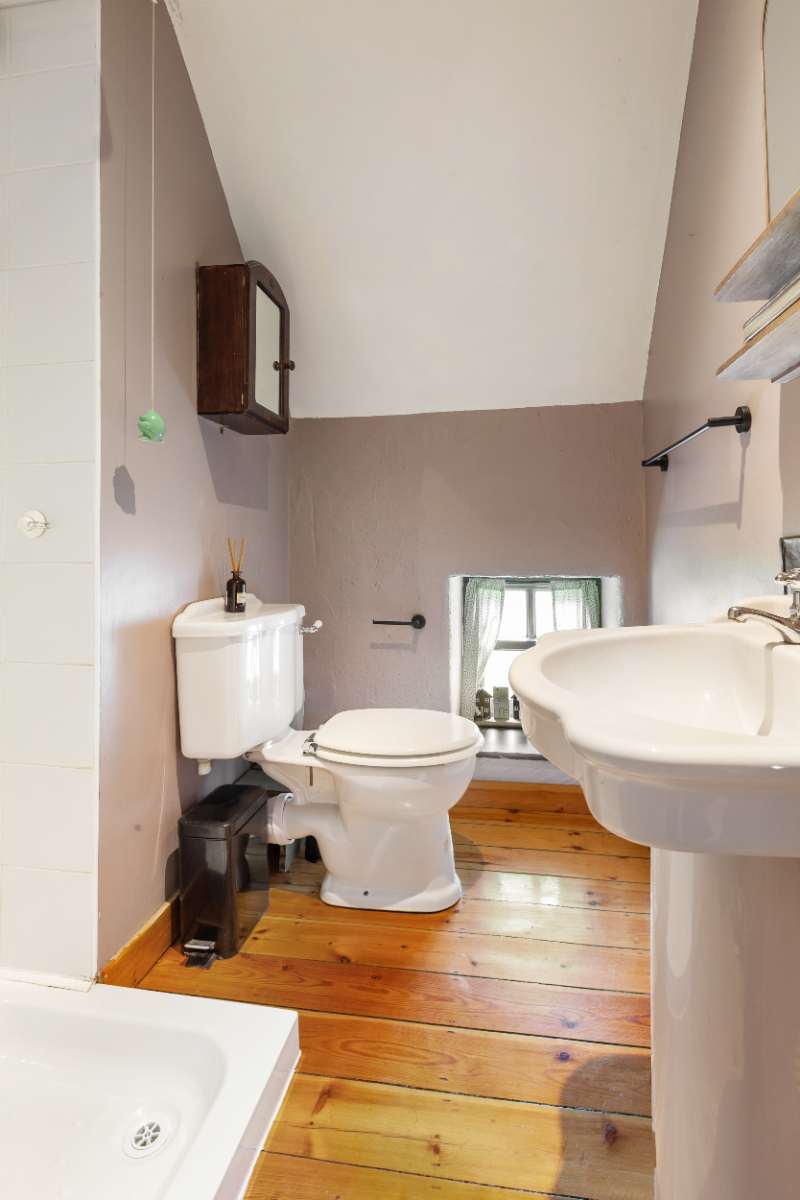 Shower room with vaulted ceiling and deep-set window